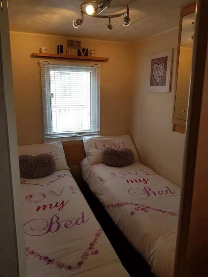 I 10 Caravan 4 Berth Chase Caravan Park Ingoldmells Exteriör bild